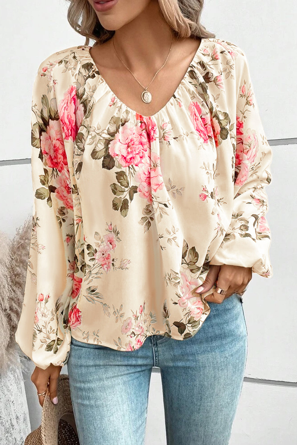 Beige blouse met V-hals met bloemenprint en lantaarnmouwen