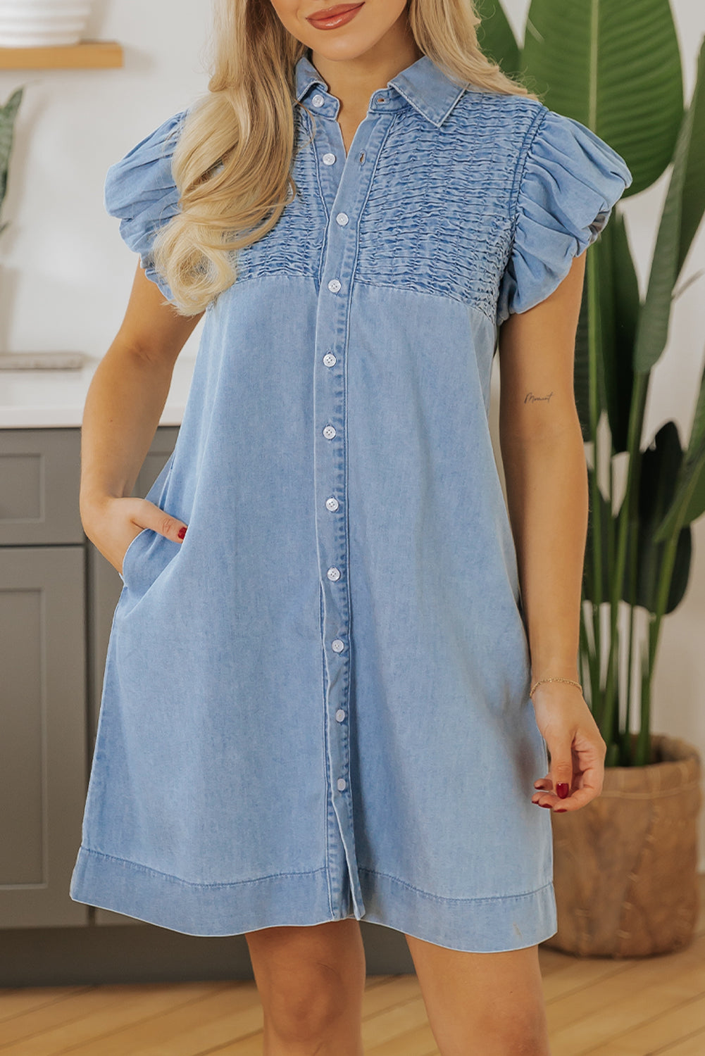Beau Blue Flutter Sleeve Shirred Detail Button Up denim mini -jurk