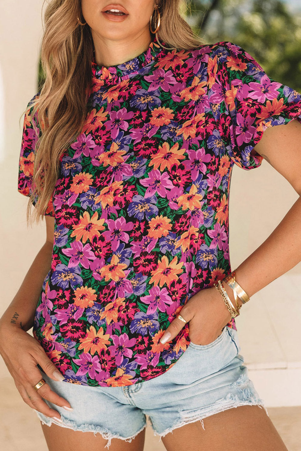 Blouse met veelkleurige bloemenprint en ronde hals en pofmouwen