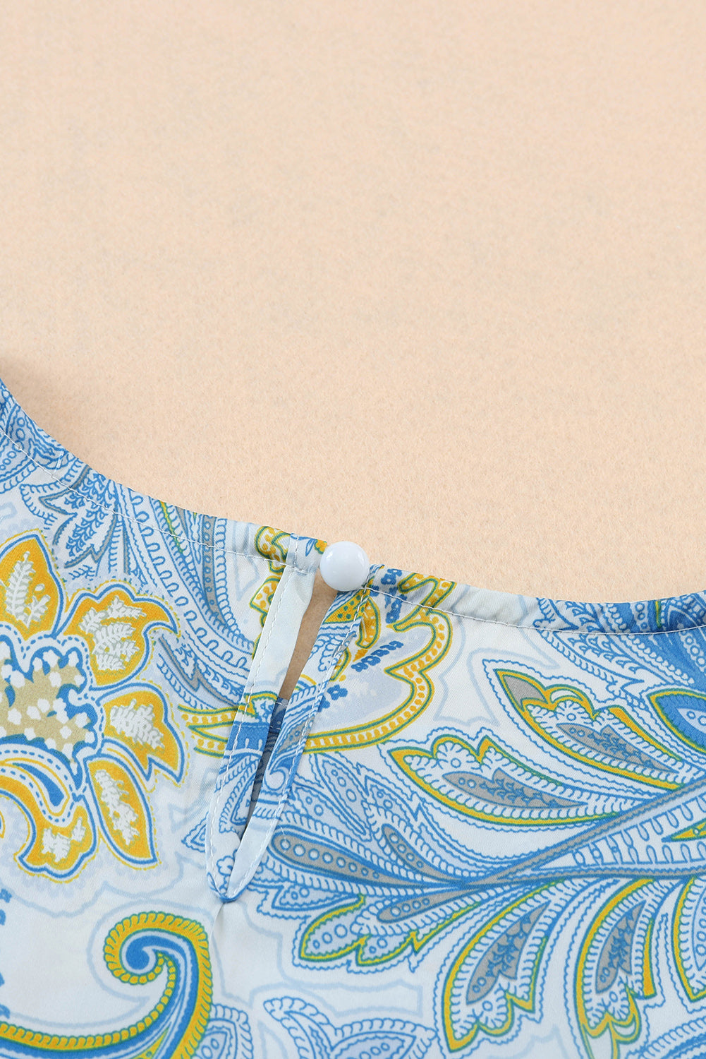 Hemelsblauwe losse blouse met paisleyprint en wijde mouwen