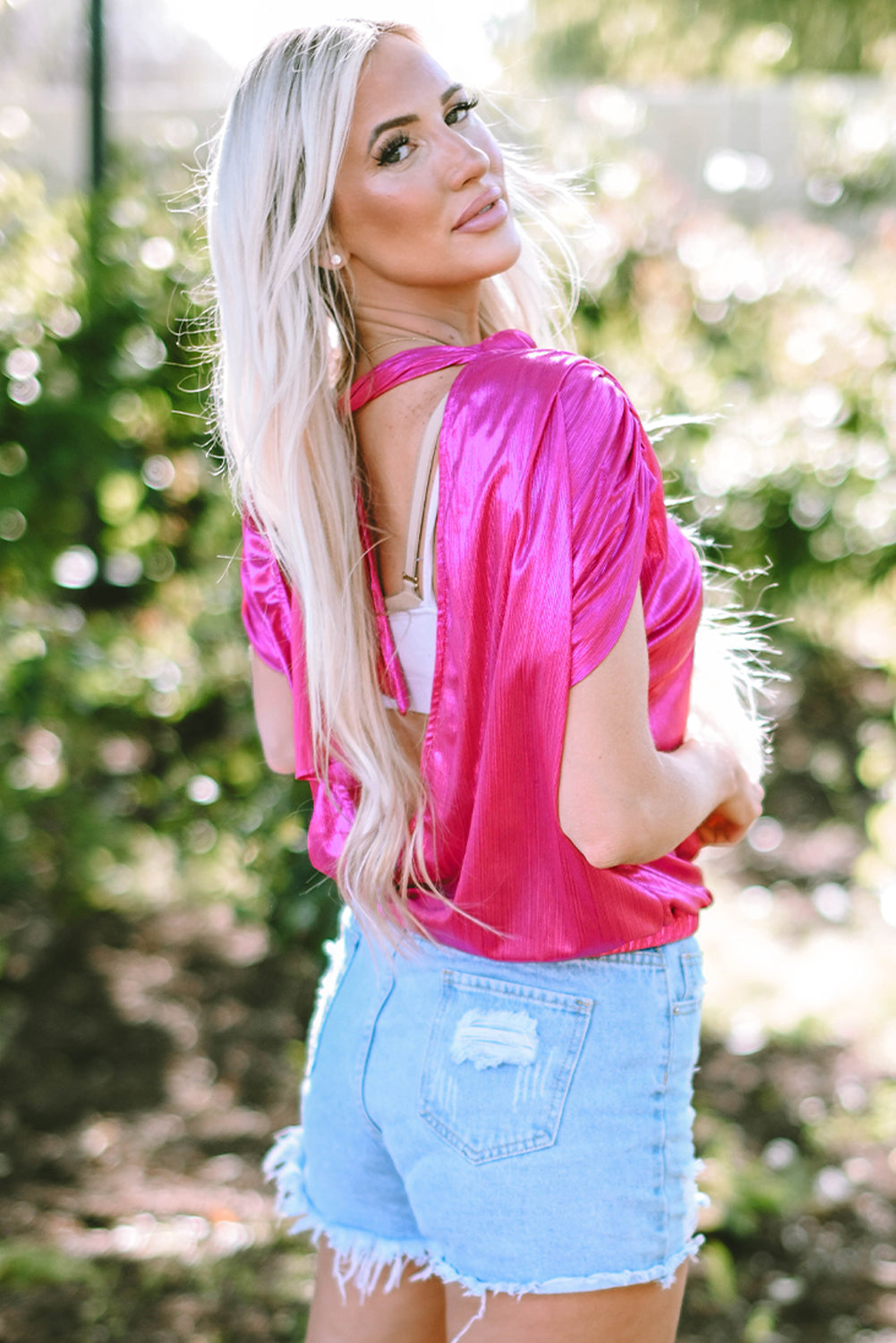 Felroze blouse met ruches, geknoopte rug en mouwen