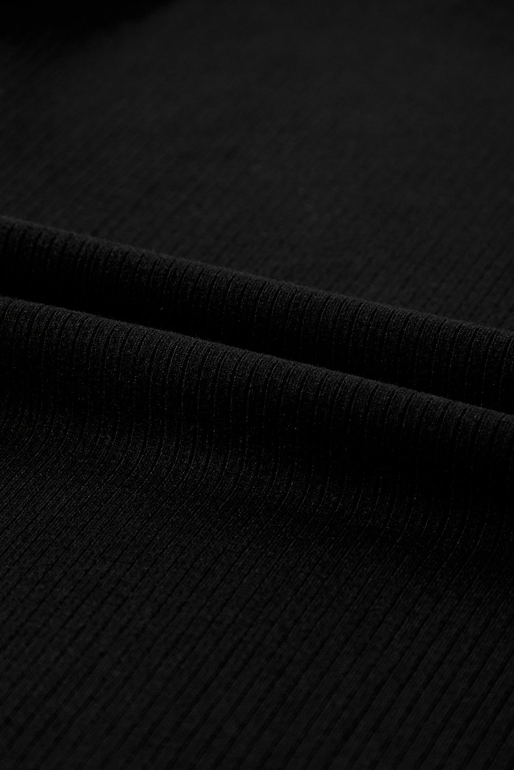 Zwart gestreept T-shirt met ronde hals en mesh mouwen