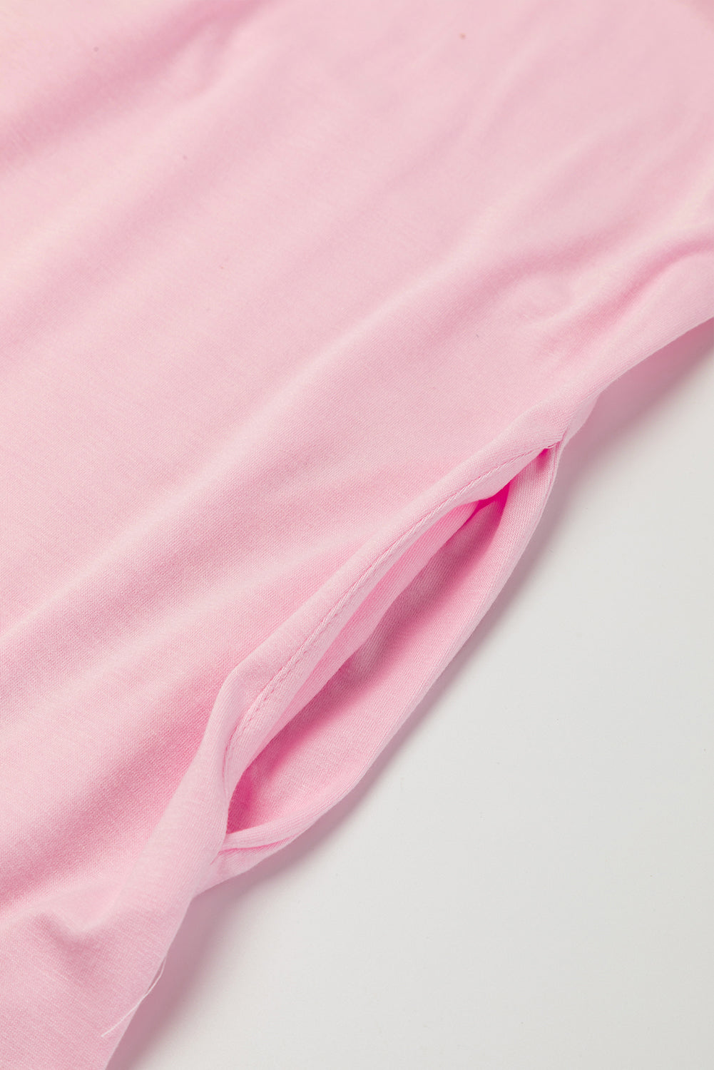 Roze maxi-T-shirtjurk met V-hals en verborgen zaksplitten