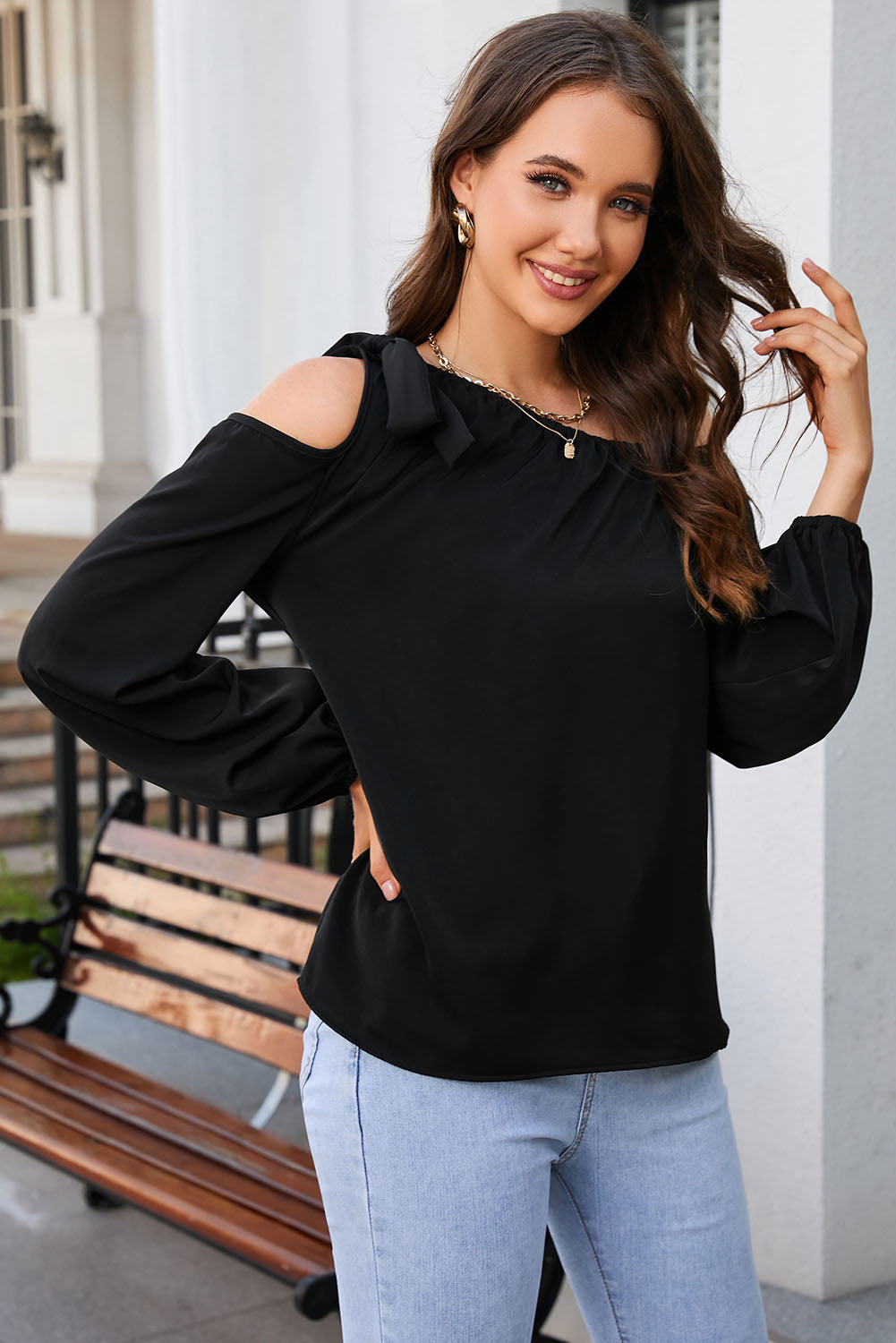 Zwart geknoopte asymmetrische off-shoulder blouse