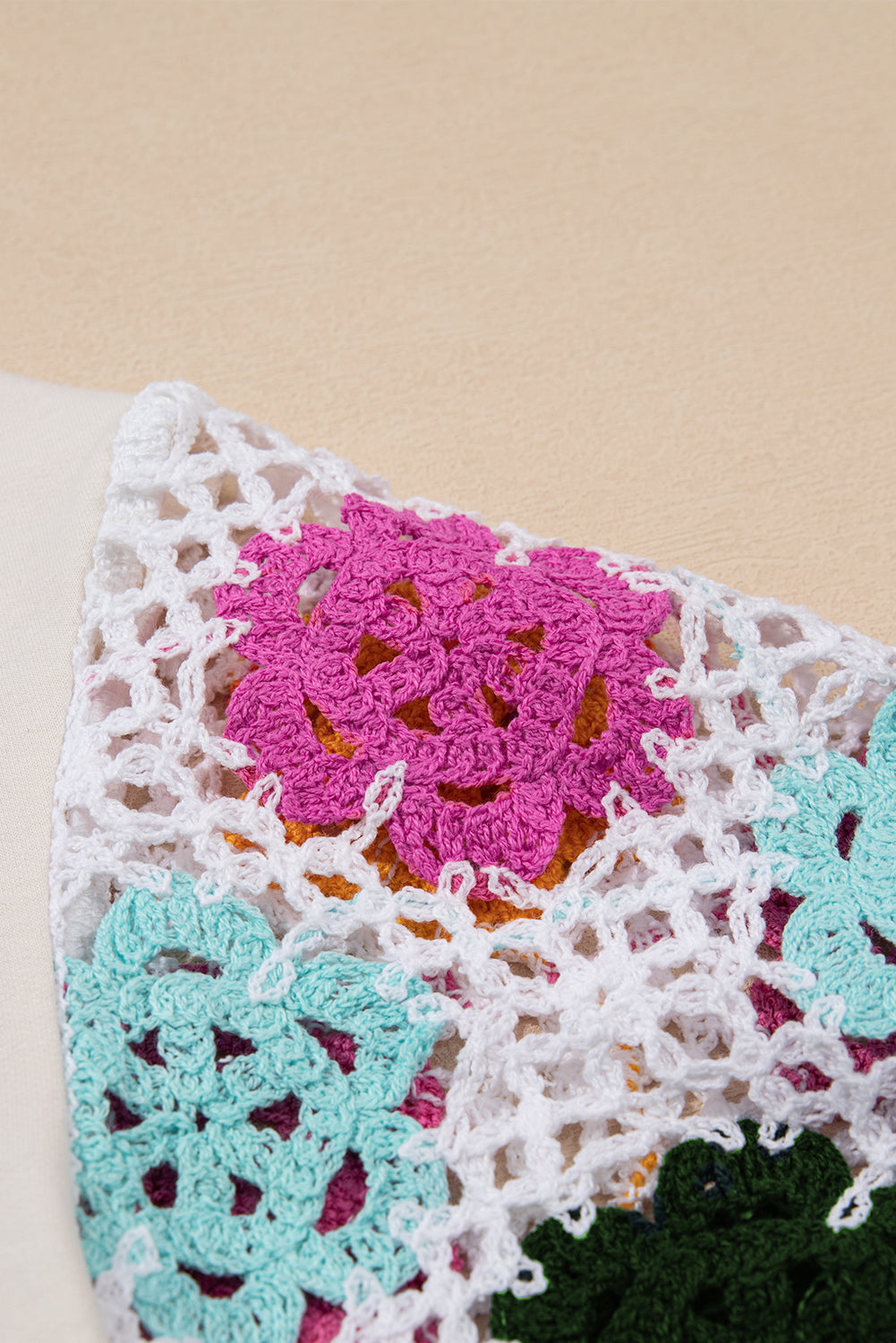 Witte bloemen gehaakte T-shirtjurk met splitmouwen