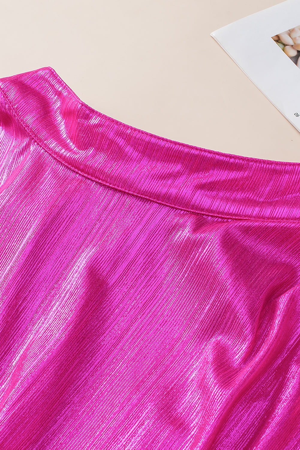 Felroze blouse met ruches, geknoopte rug en mouwen
