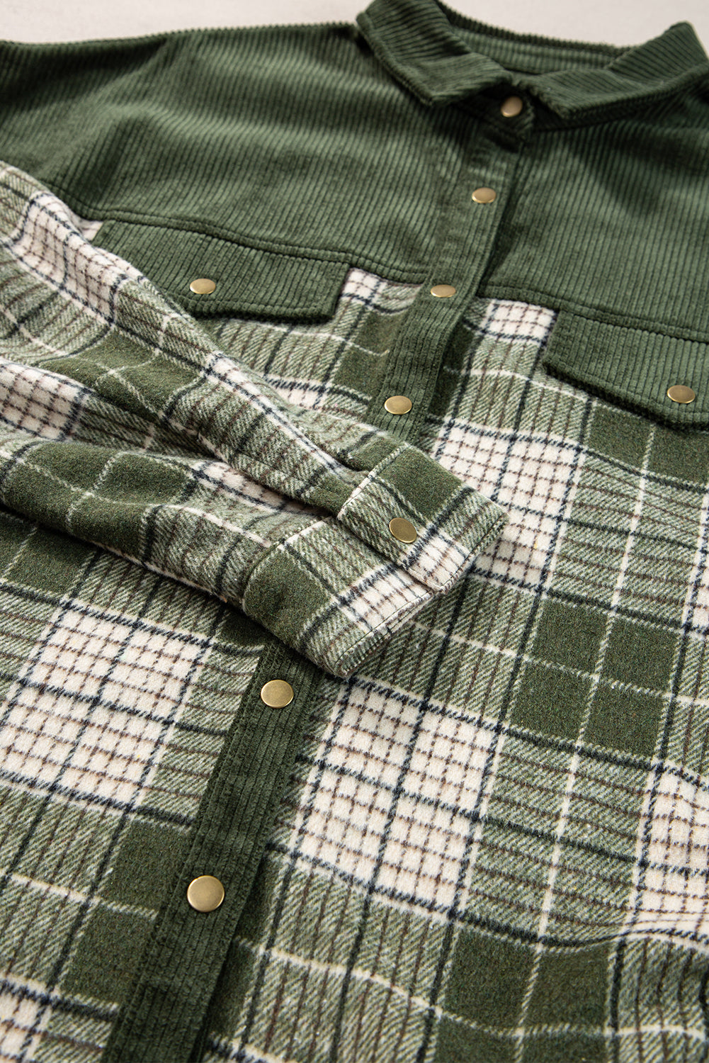Zwartachtig groene drukknopen Colorblock geruite shacket