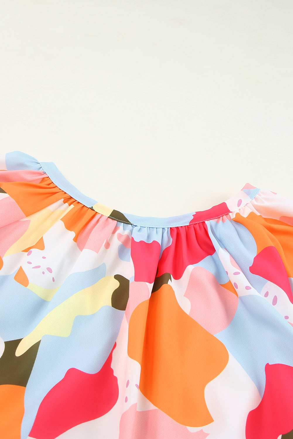 Blouse met veelkleurige bloemenprint, V-hals en halve mouw