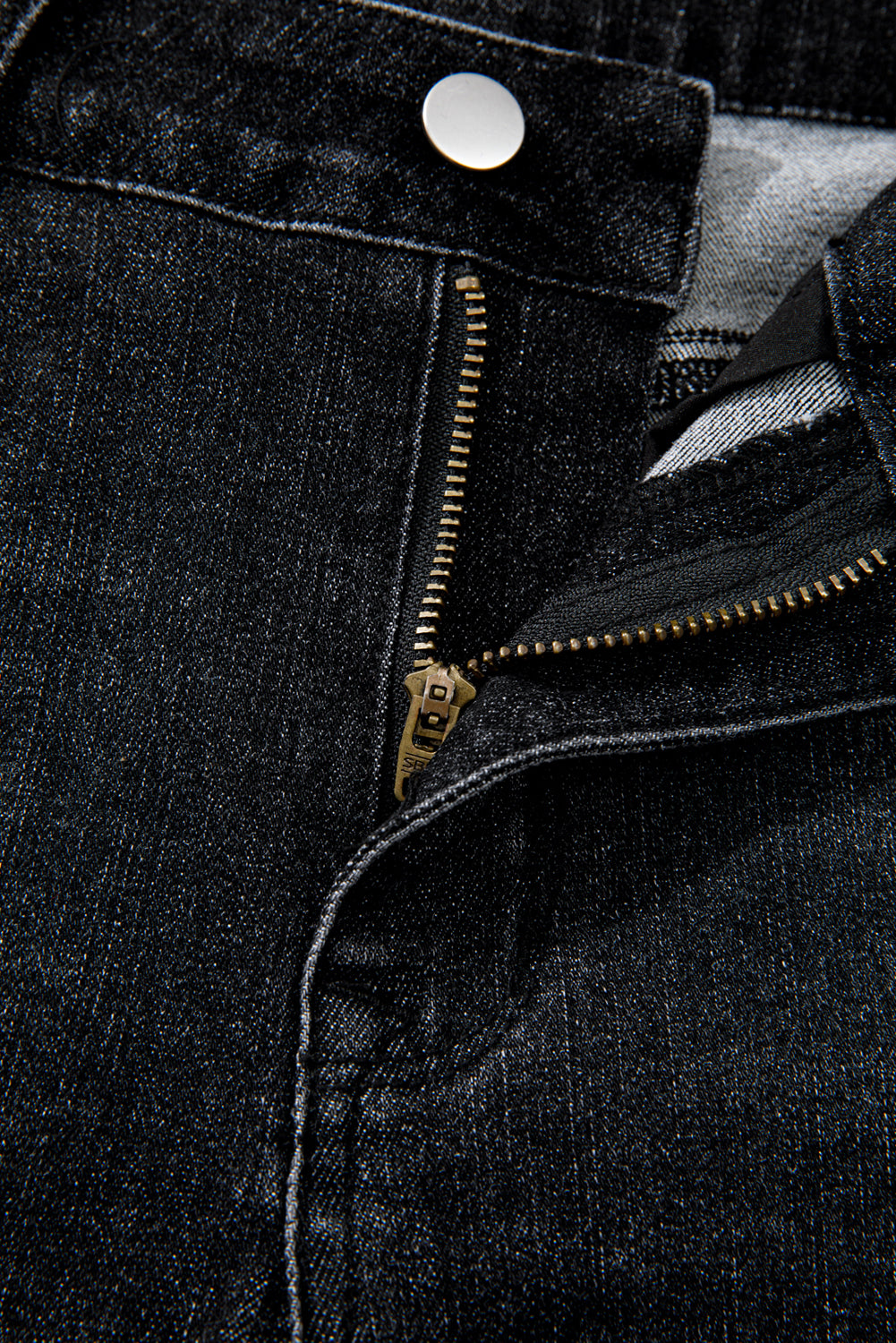 Koolstofgrijs mineraal wassen rauwe zoom hoge taille wijd uitlopende jeans