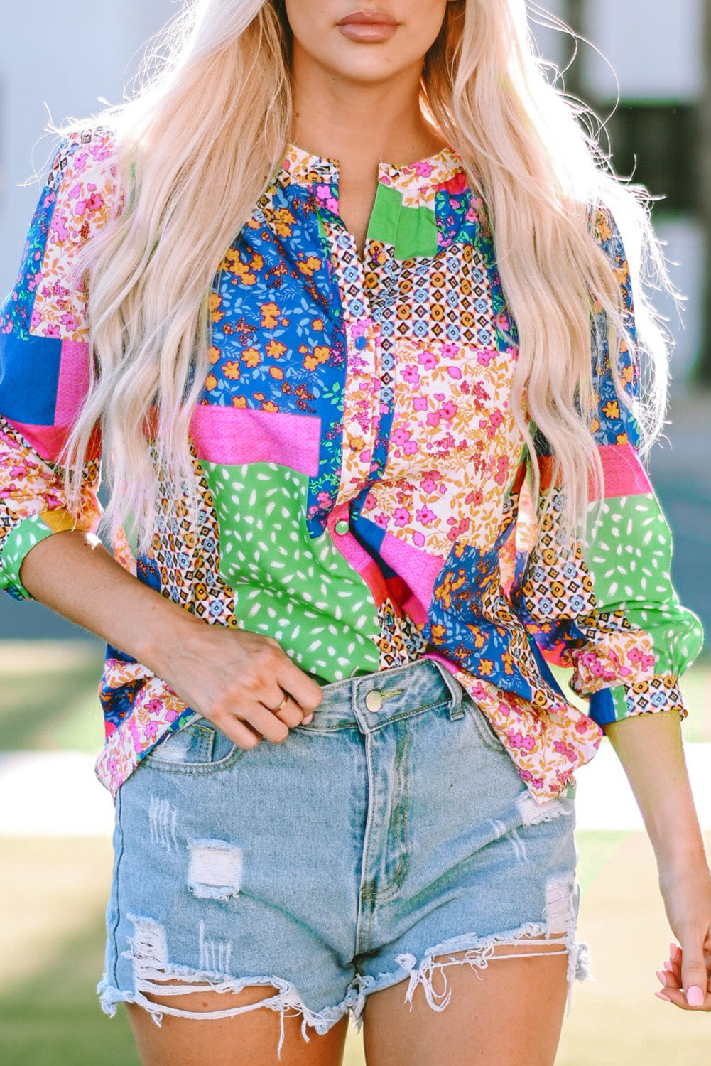 Overhemd met veelkleurige bloemen en patchwork-print en pofmouwen met knopen