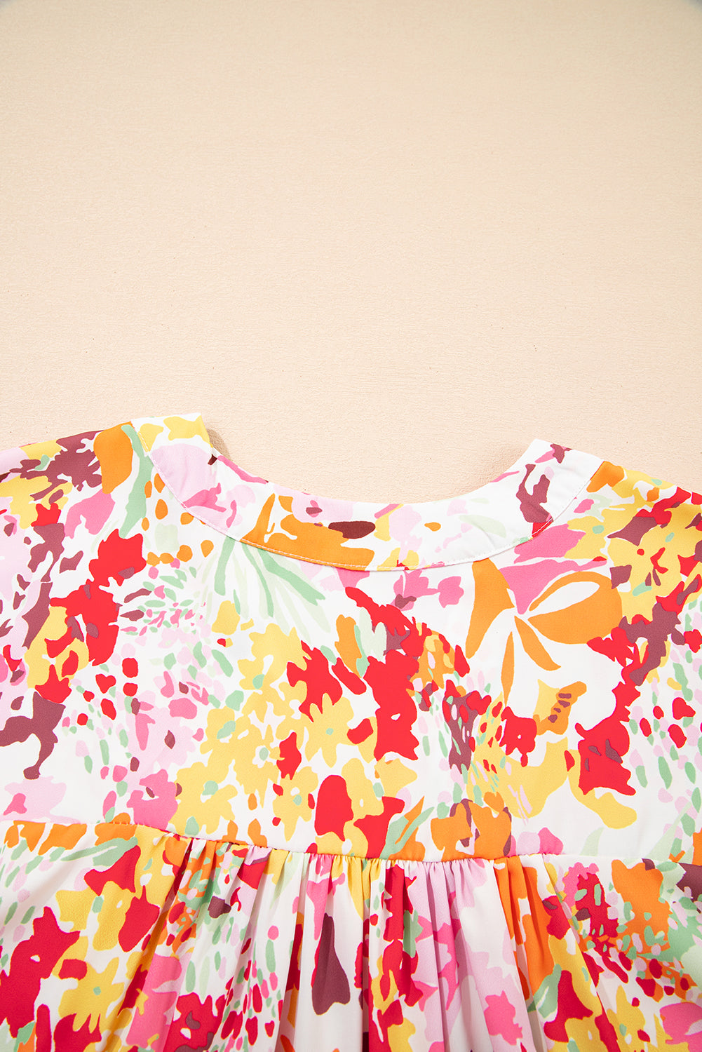 Witte Boho bloemenprint top met V-hals en korte mouwen