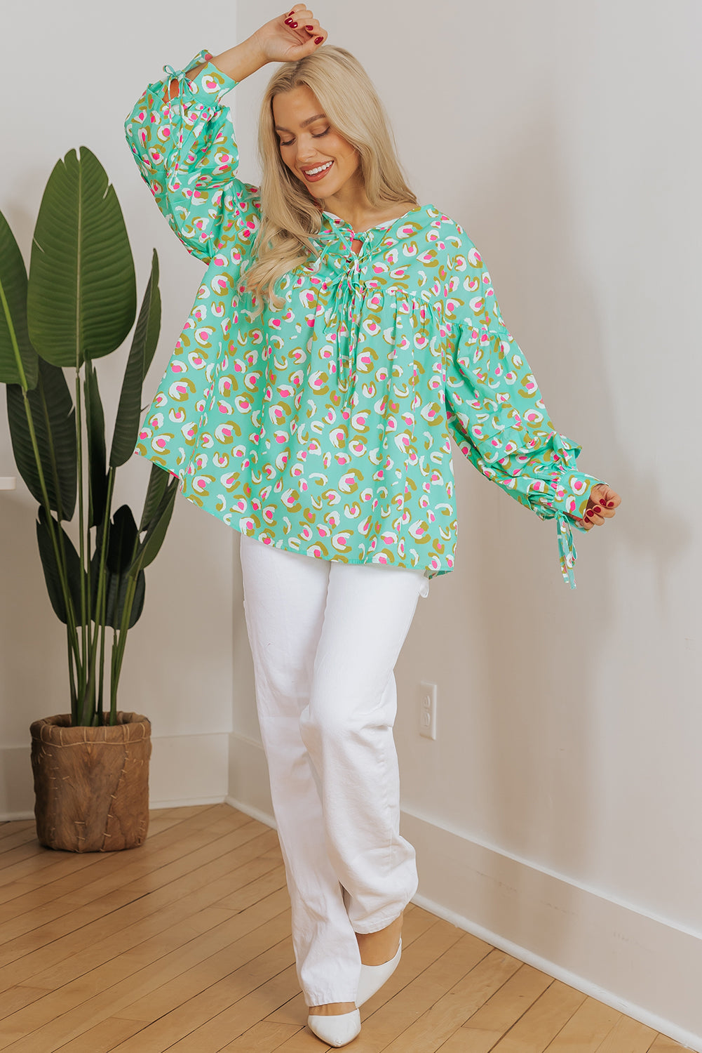 Groene abstracte bedrukte veterlantaarn mouw babydoll blouse