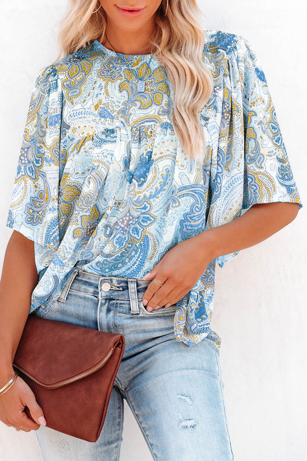 Hemelsblauwe losse blouse met paisleyprint en wijde mouwen
