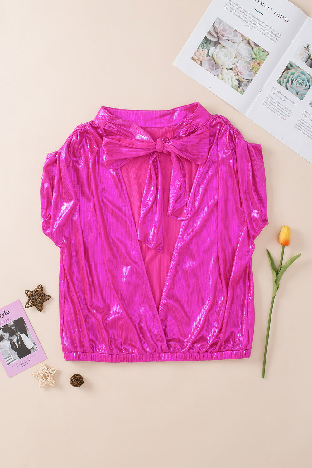 Felroze blouse met ruches, geknoopte rug en mouwen
