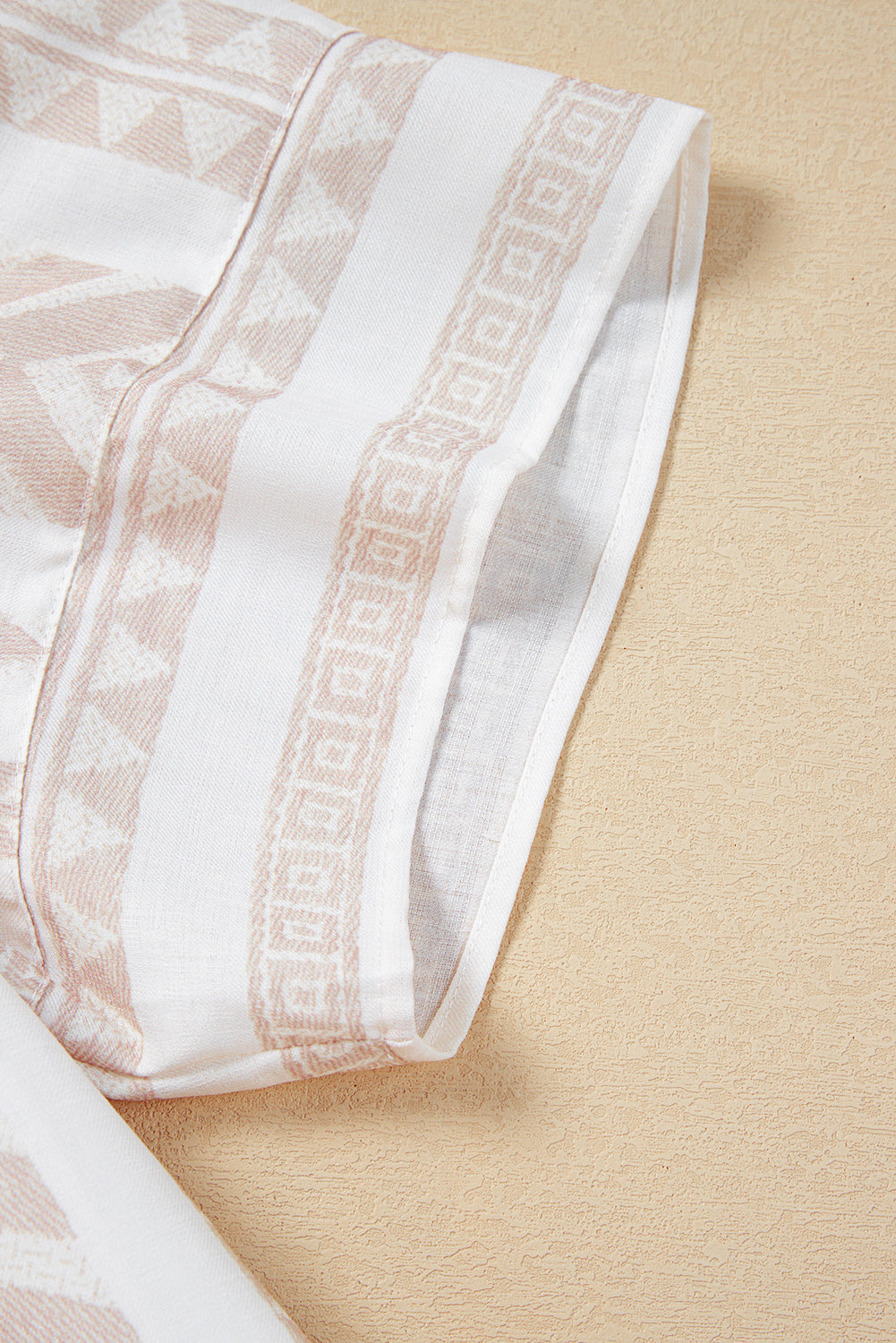Jet Stream Geometric Jacquard Split V Nek Korte mouw Blouse