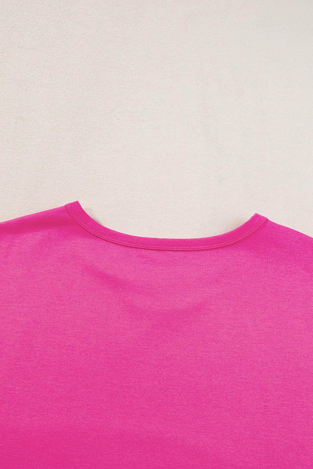 Felroze oversized T-shirt met opgestikte zak en zichtbare naad