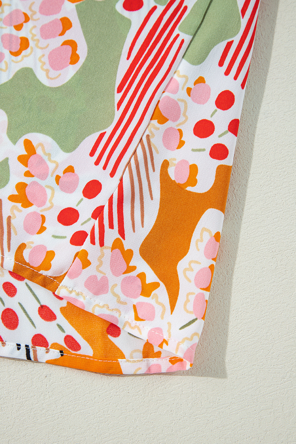 Oranje bedrukte blouse met V-hals en pofmouwen
