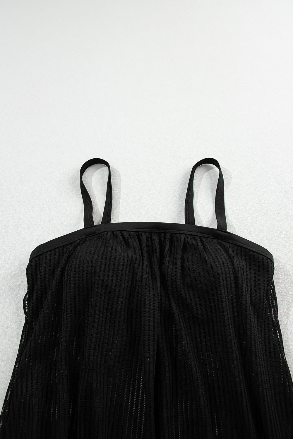 Zwart gestreept tankini-badpak met geknoopte zoom en mesh