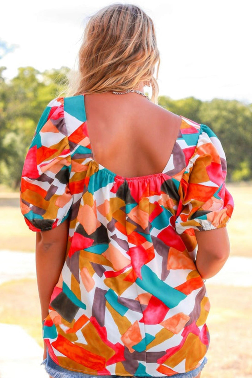 Veelkleurige blouse met vierkante hals en abstracte print en korte mouwen