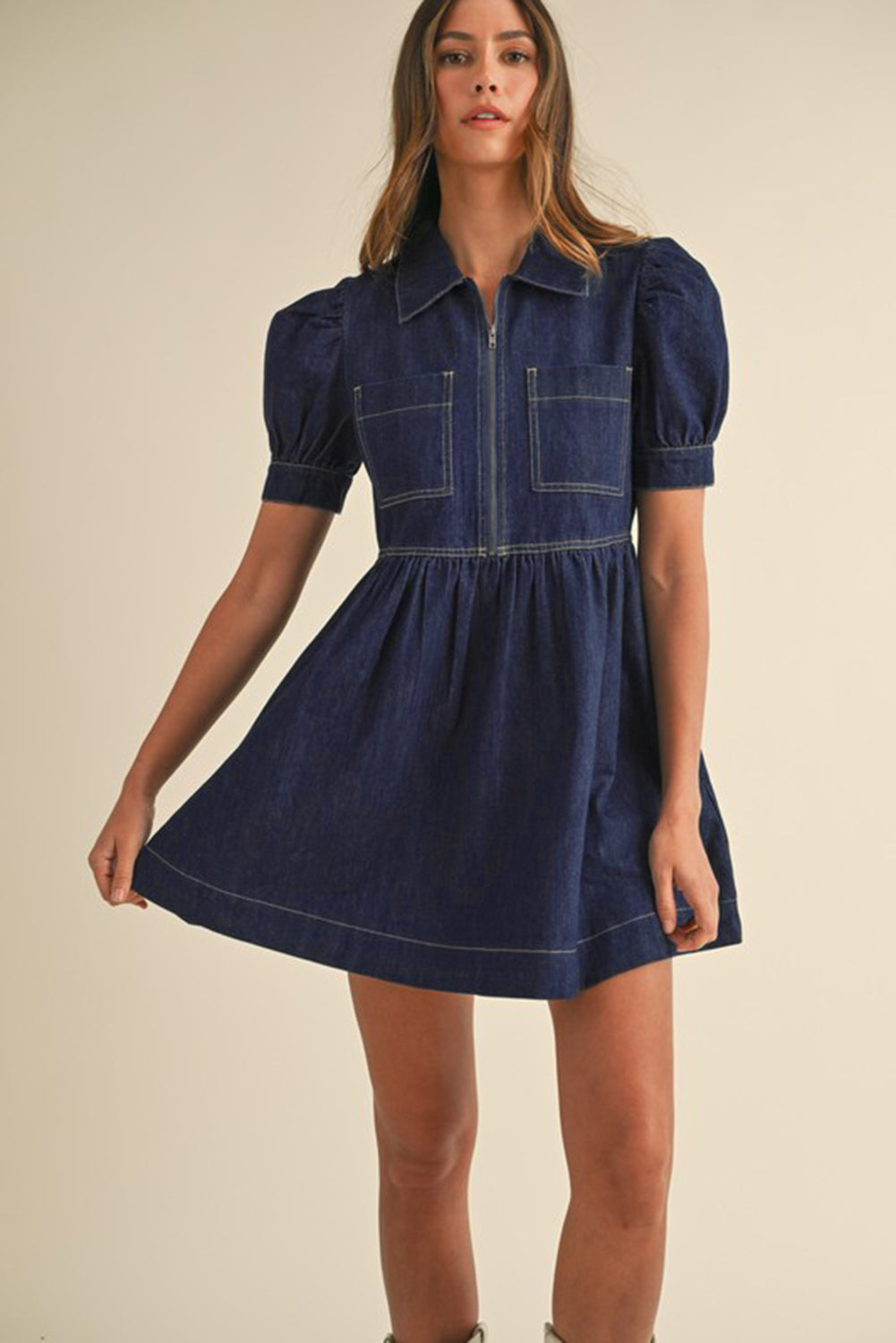 Vuil blauw ritssluiting met collared collared short puff mouw denimjurk