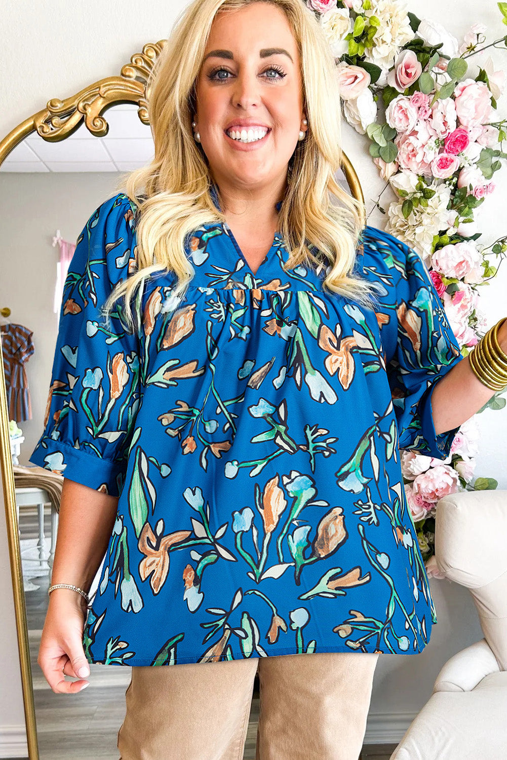 Blauwe bloemen ingekeed v nek halve mouw plus size blouse