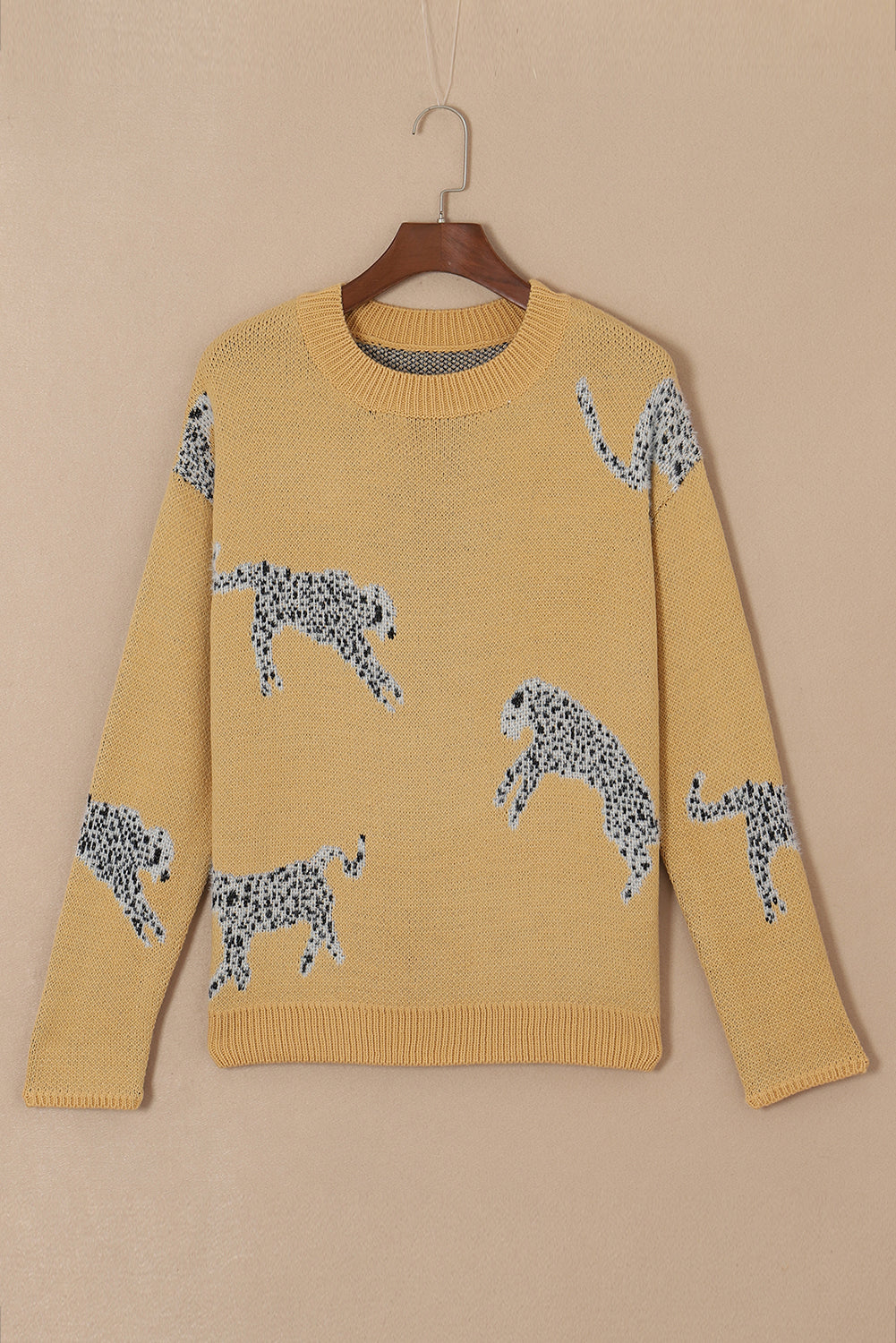 Camelkleurige trui met ronde hals en cheetah-accent