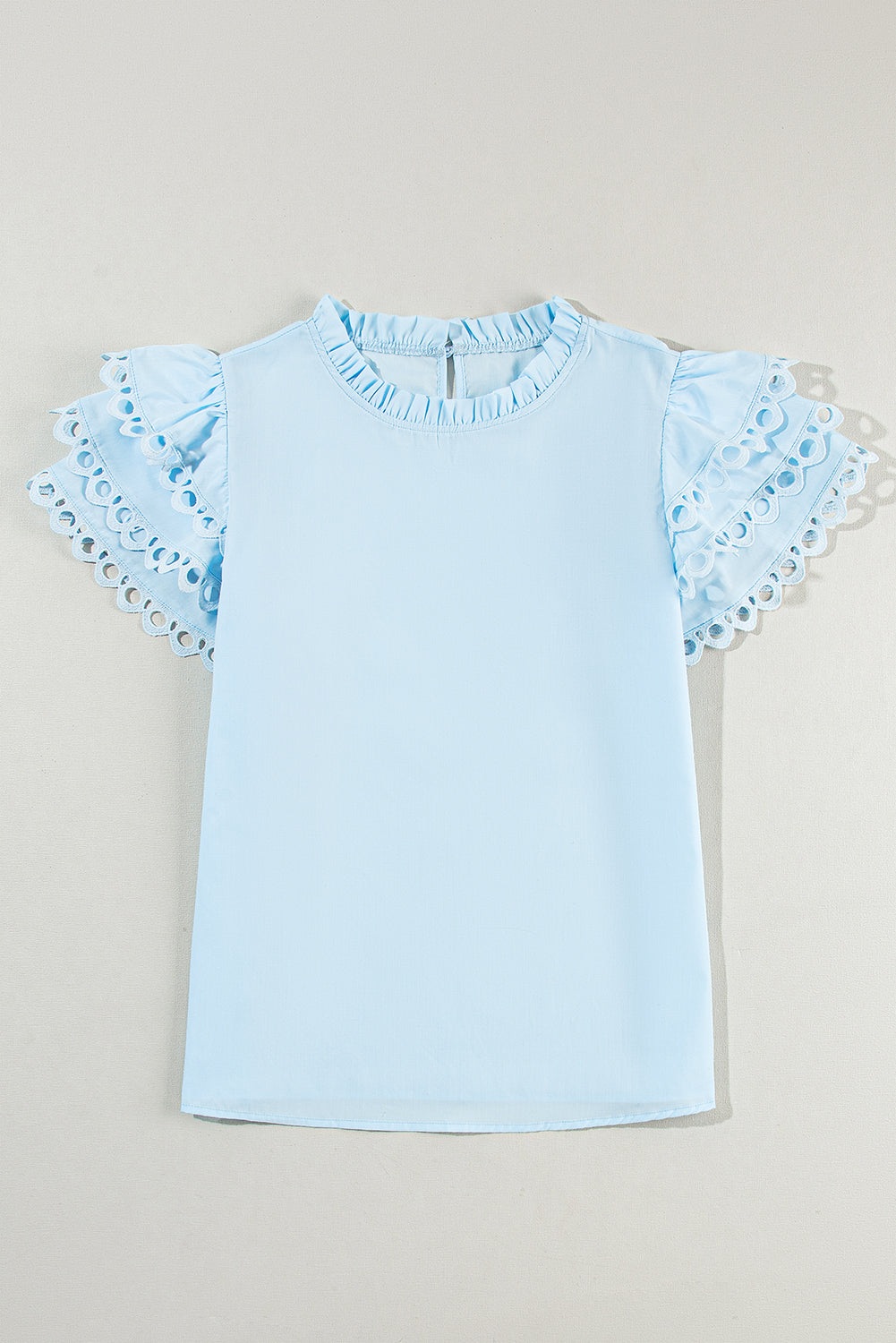 Beau blauwe gelaagde Ric Rac-blouse met kapmouwen en gevulde nek