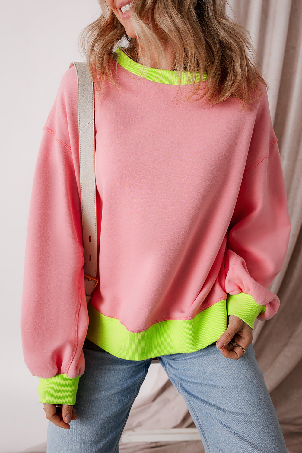 Roze sweatshirt met colorblock-bubbelmouwen