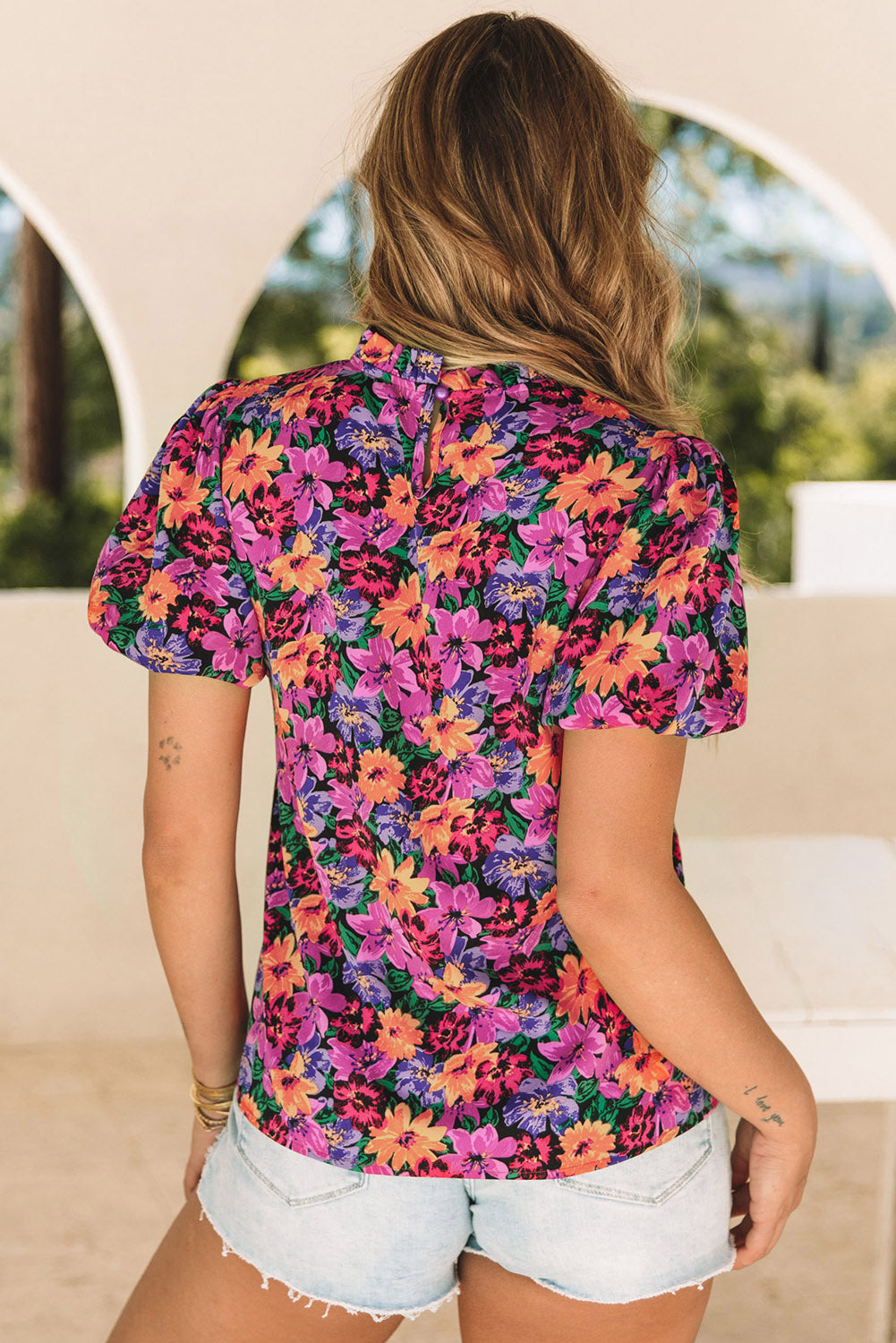 Blouse met veelkleurige bloemenprint en ronde hals en pofmouwen