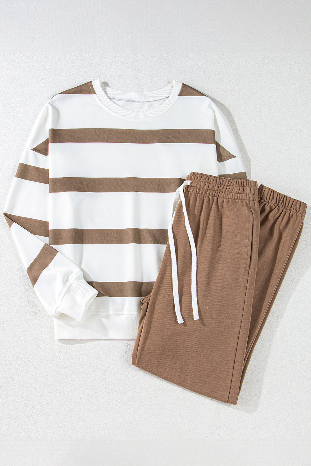 Bruine streep gestreepte druppel schouderpullover en jogger broek set
