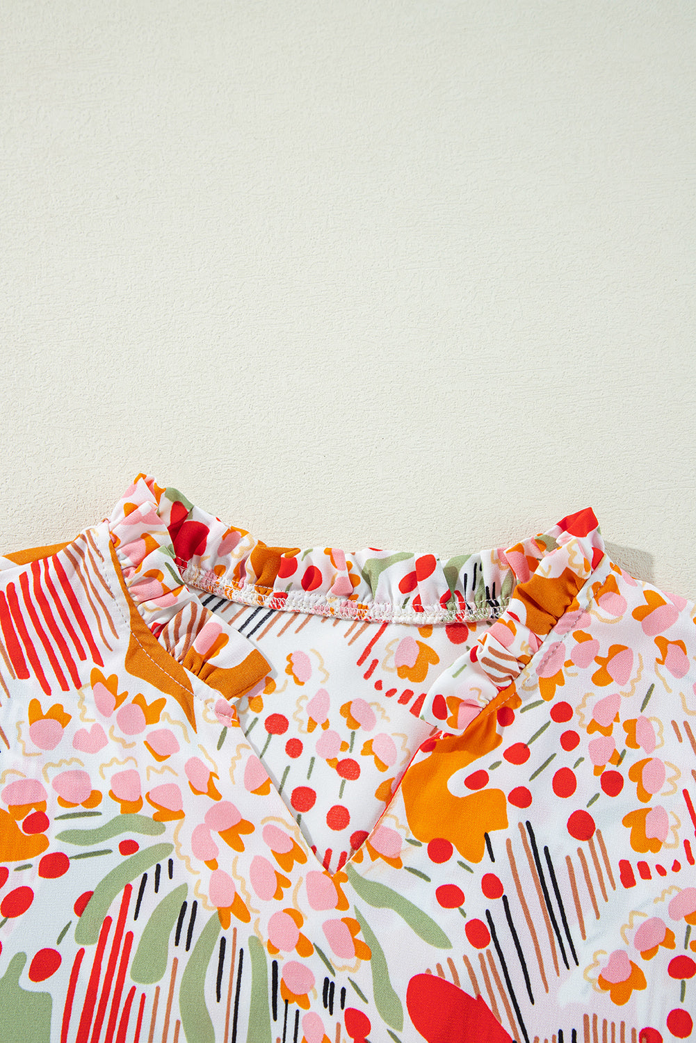 Oranje bedrukte blouse met V-hals en pofmouwen