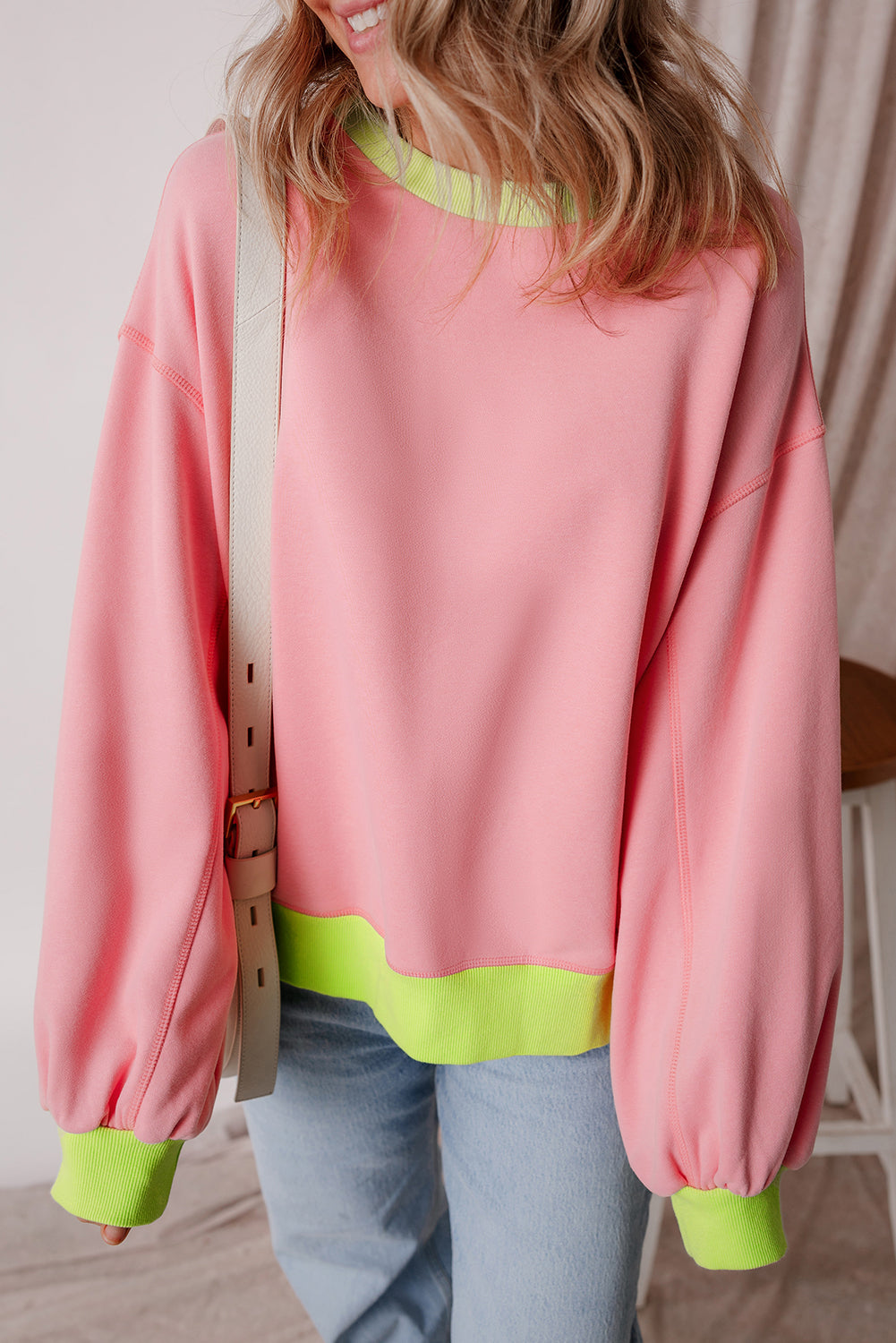 Roze sweatshirt met colorblock-bubbelmouwen
