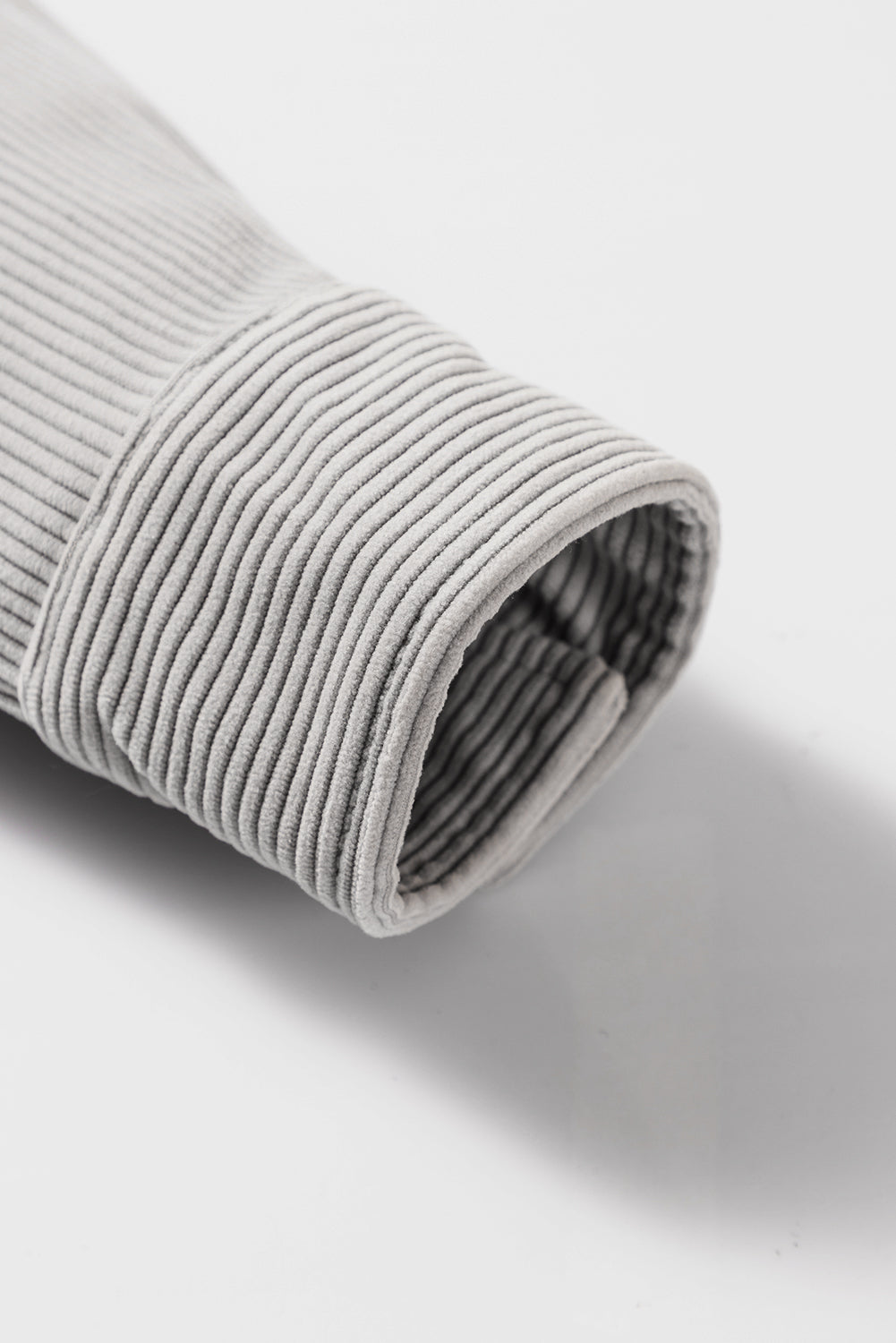 Lichtgrijze corduroy shacket met capuchon en trekkoordzakken
