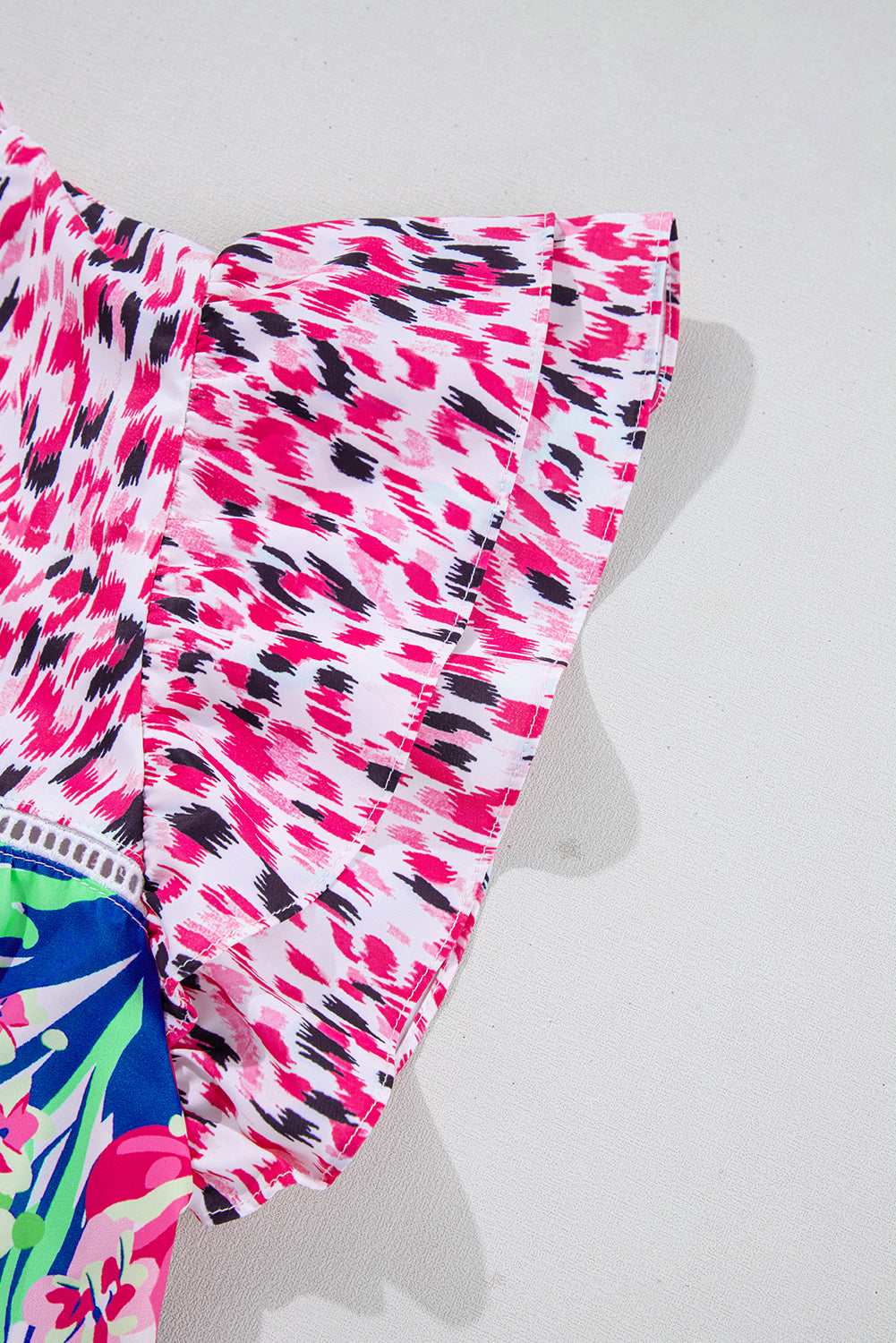 Roze bloemen gemengde print ruches cap mouw blouse