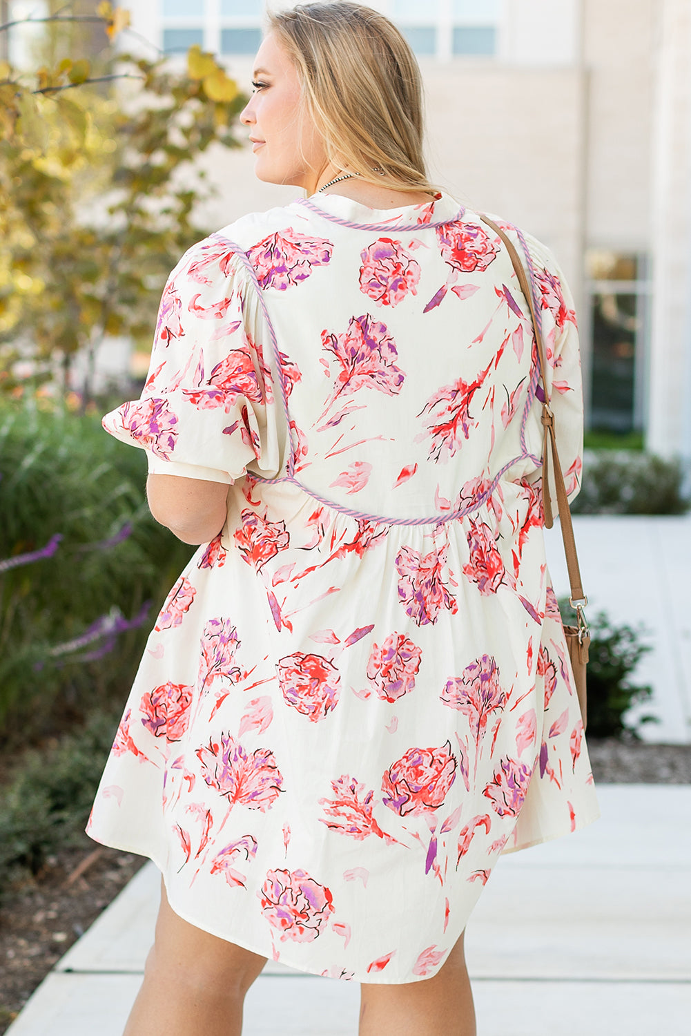 Witte bloemenprint kanten omhoog v nek ballon mouw plus size shift mini jurk