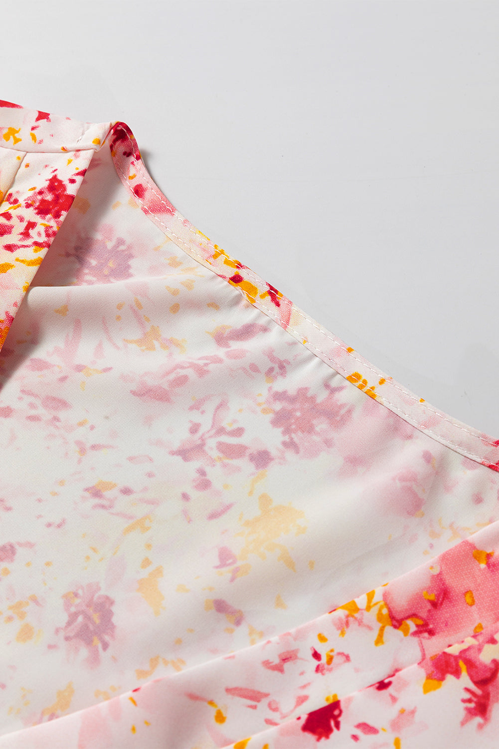 Roze, met bloemen bedrukte blouse met V-hals en bubbelmouwen