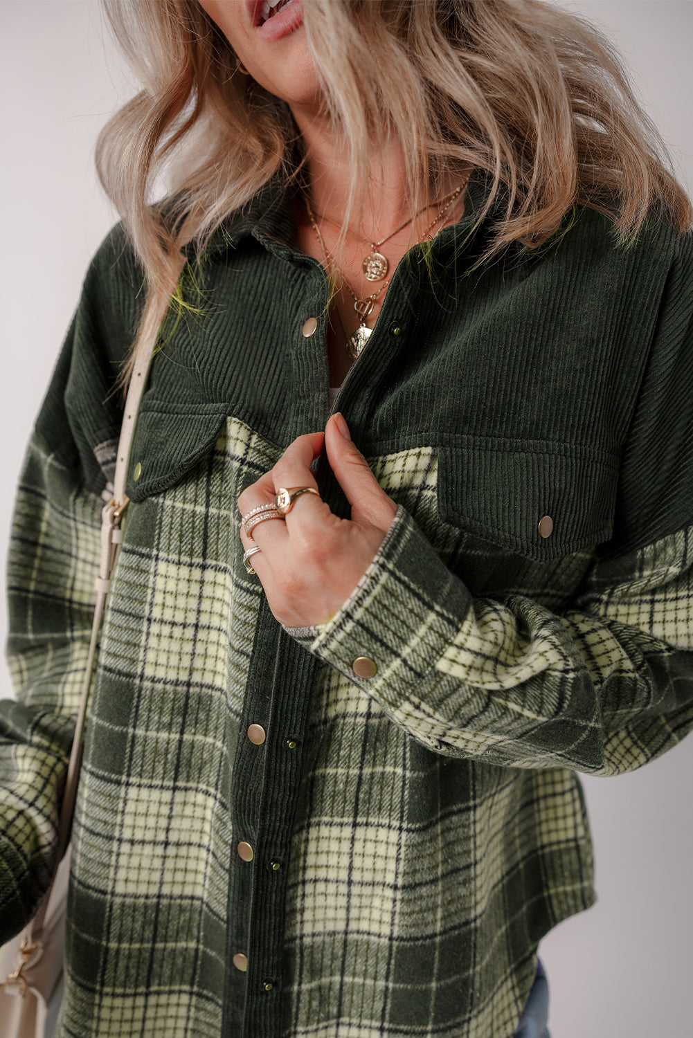 Zwartachtig groene drukknopen Colorblock geruite shacket