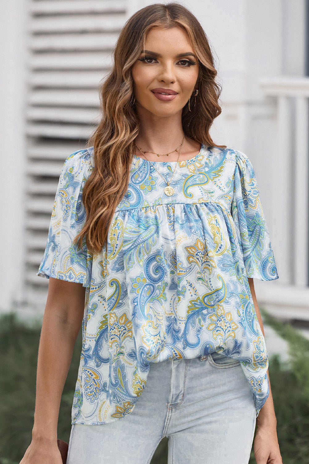 Hemelsblauwe losse blouse met paisleyprint en wijde mouwen