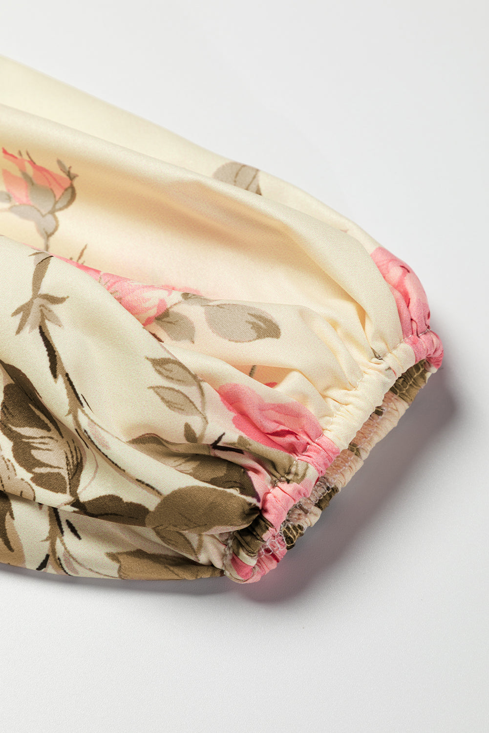 Beige blouse met V-hals met bloemenprint en lantaarnmouwen
