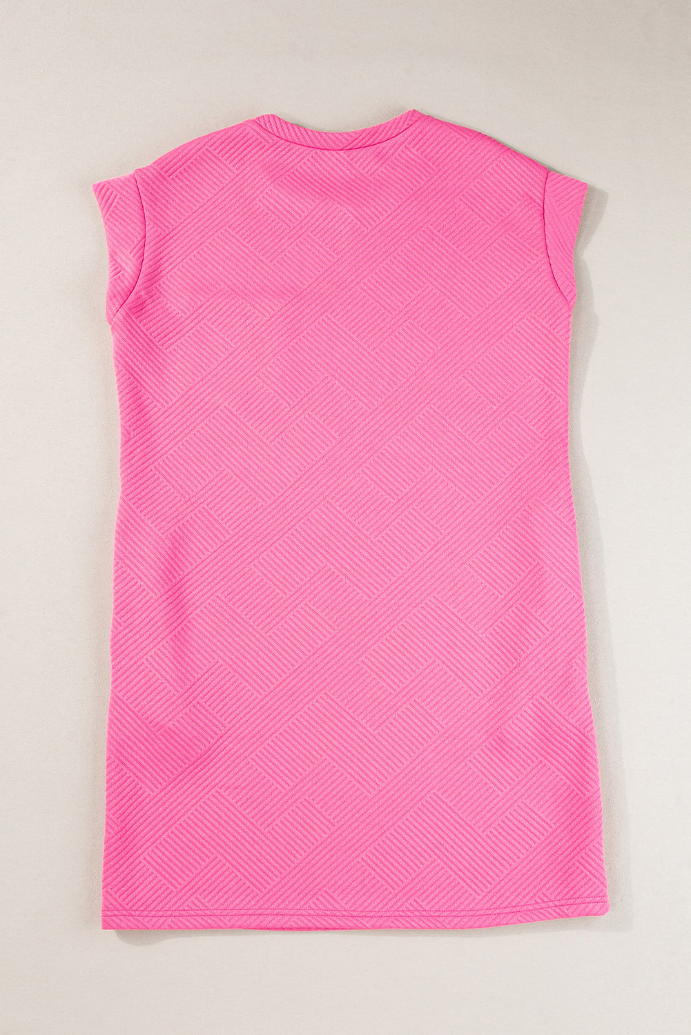 Sachet roze getextureerde T-shirtjurk met kapmouwen