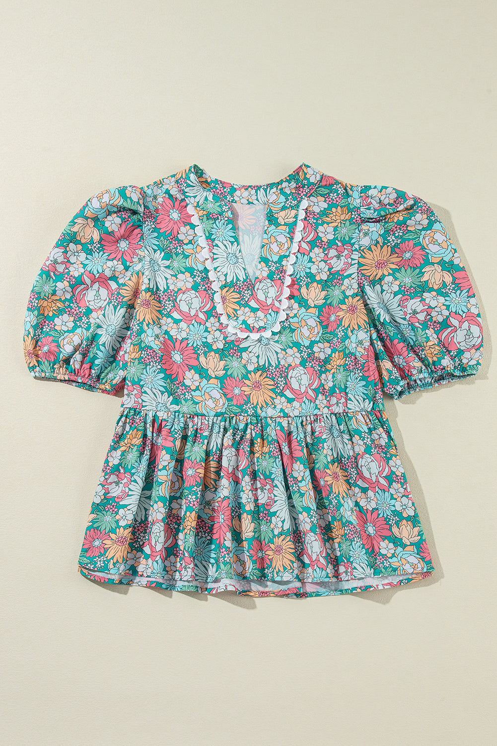 Veelkleurige bloemenblouse met ingekeepte hals en korte mouwen