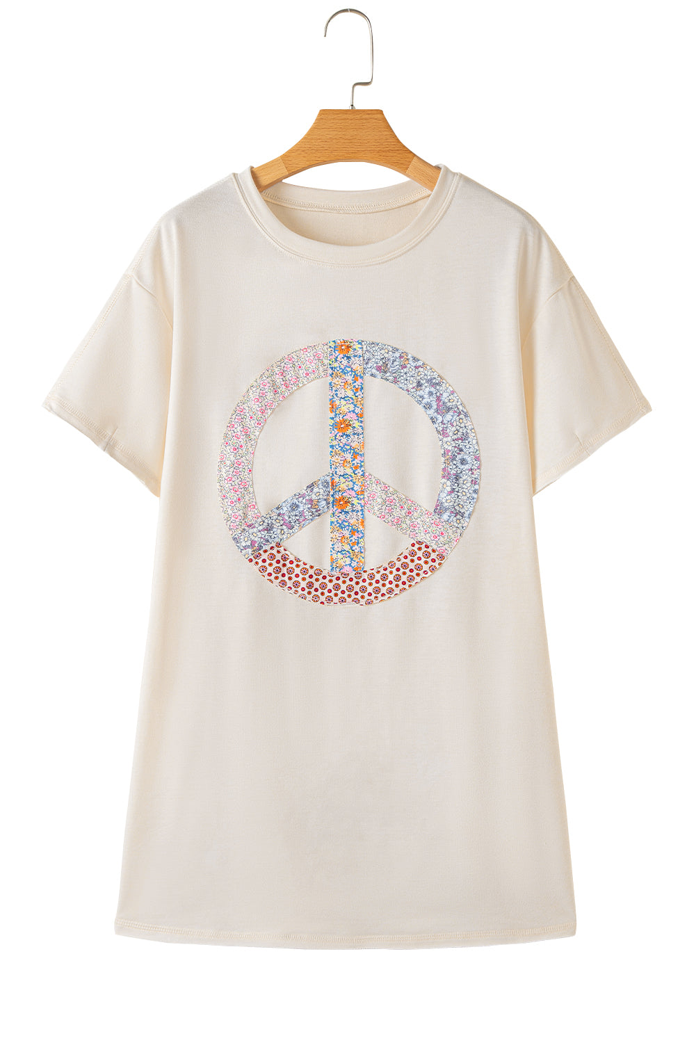 Wit grafische t -shirtjurk met witte bloemen.