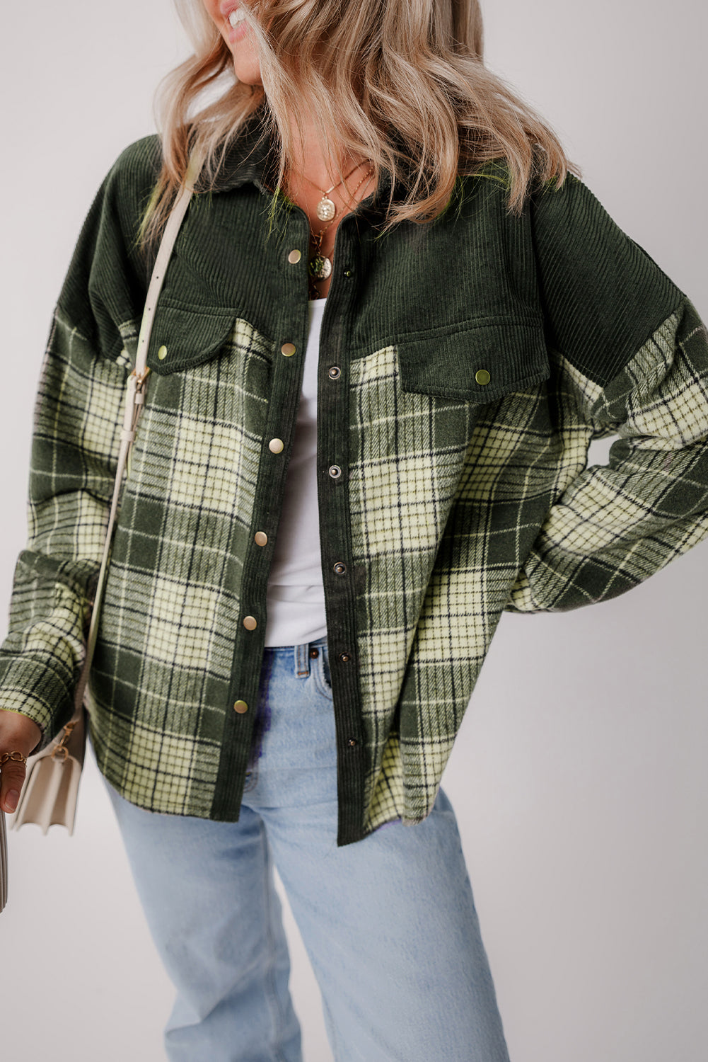 Zwartachtig groene drukknopen Colorblock geruite shacket