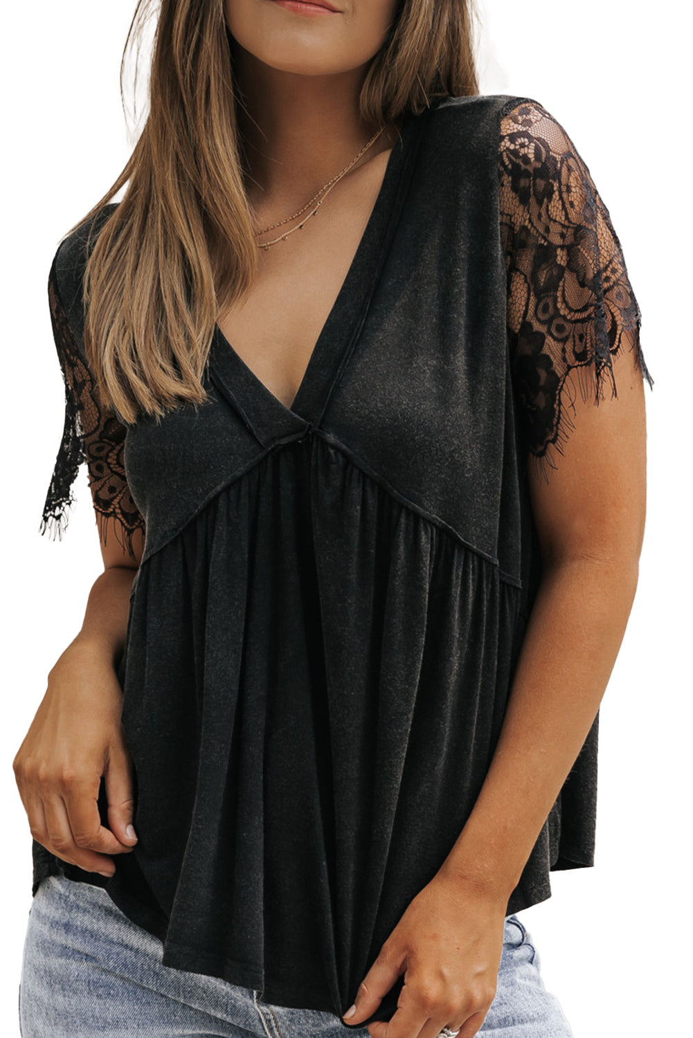 Zwarte babydoll-top met kanten mouwen en V-hals en ruches