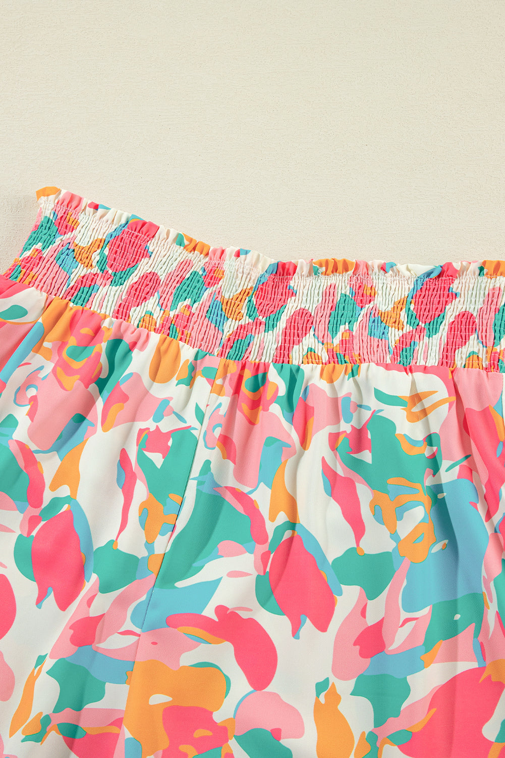 Top met gebloemde mouwen, gesmokte broek met wijde pijpen