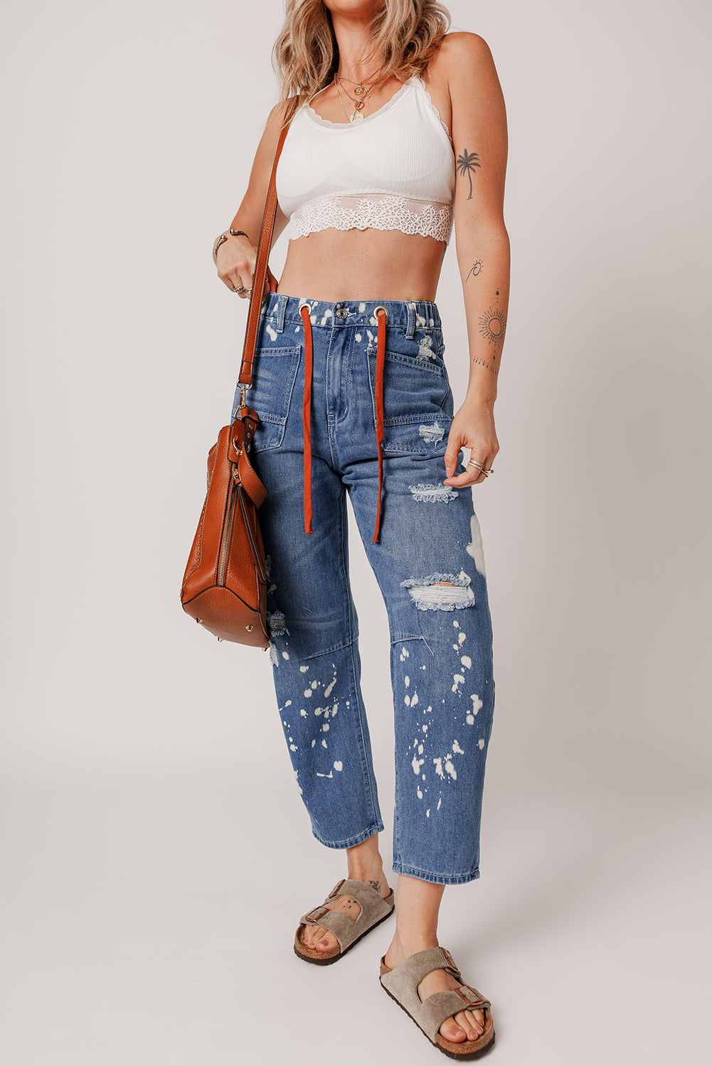 Ashleigh Blue gescheurde spattende verftouwtaille taille bijgesneden rechte jeans
