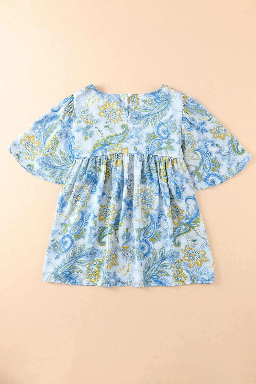 Hemelsblauwe losse blouse met paisleyprint en wijde mouwen