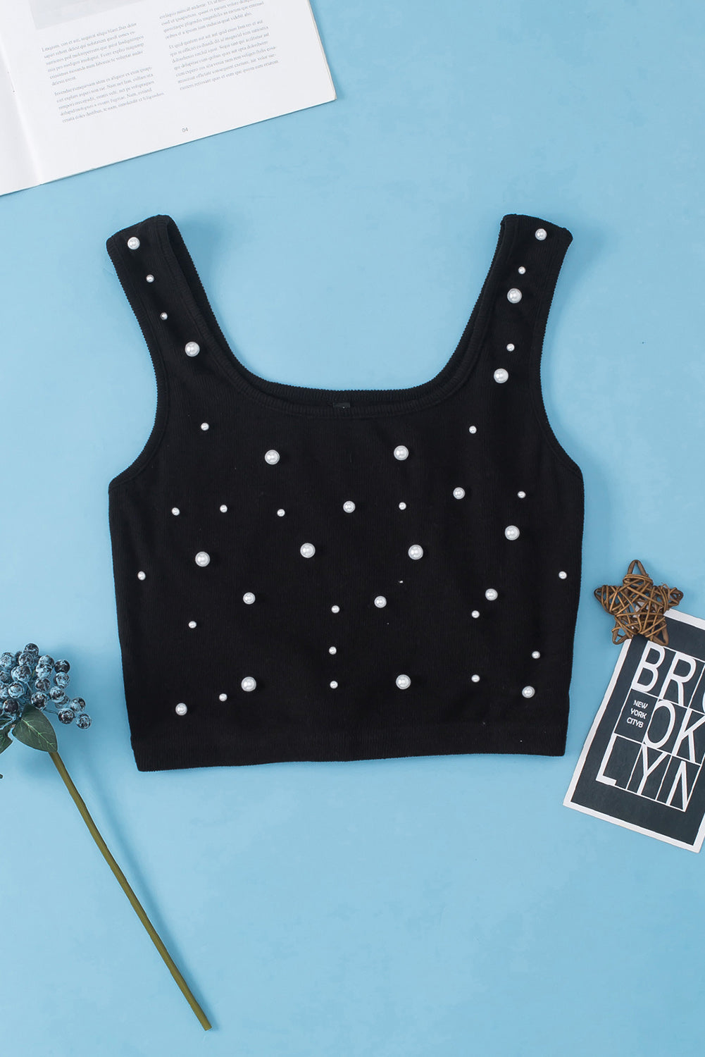 Mouwloze crop top met zwarte pareldecor en vierkante hals