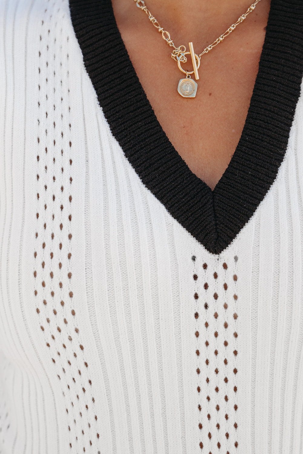 Wit contrast trim eyelet gebreide kleurblok v nek trui vest
