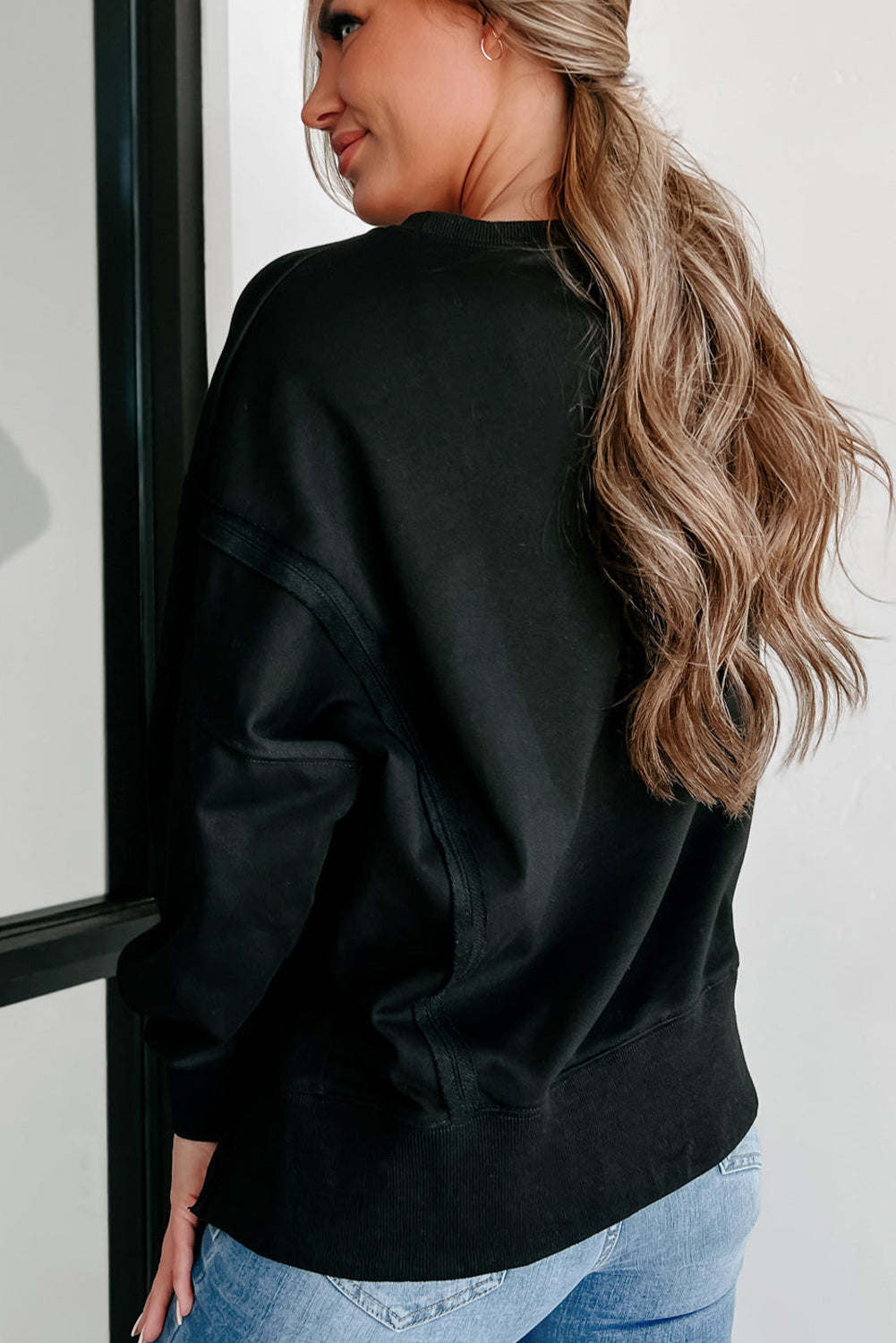 Licht Frans beige blootgestelde naad drop schouder ronde nek sweatshirt met spleten